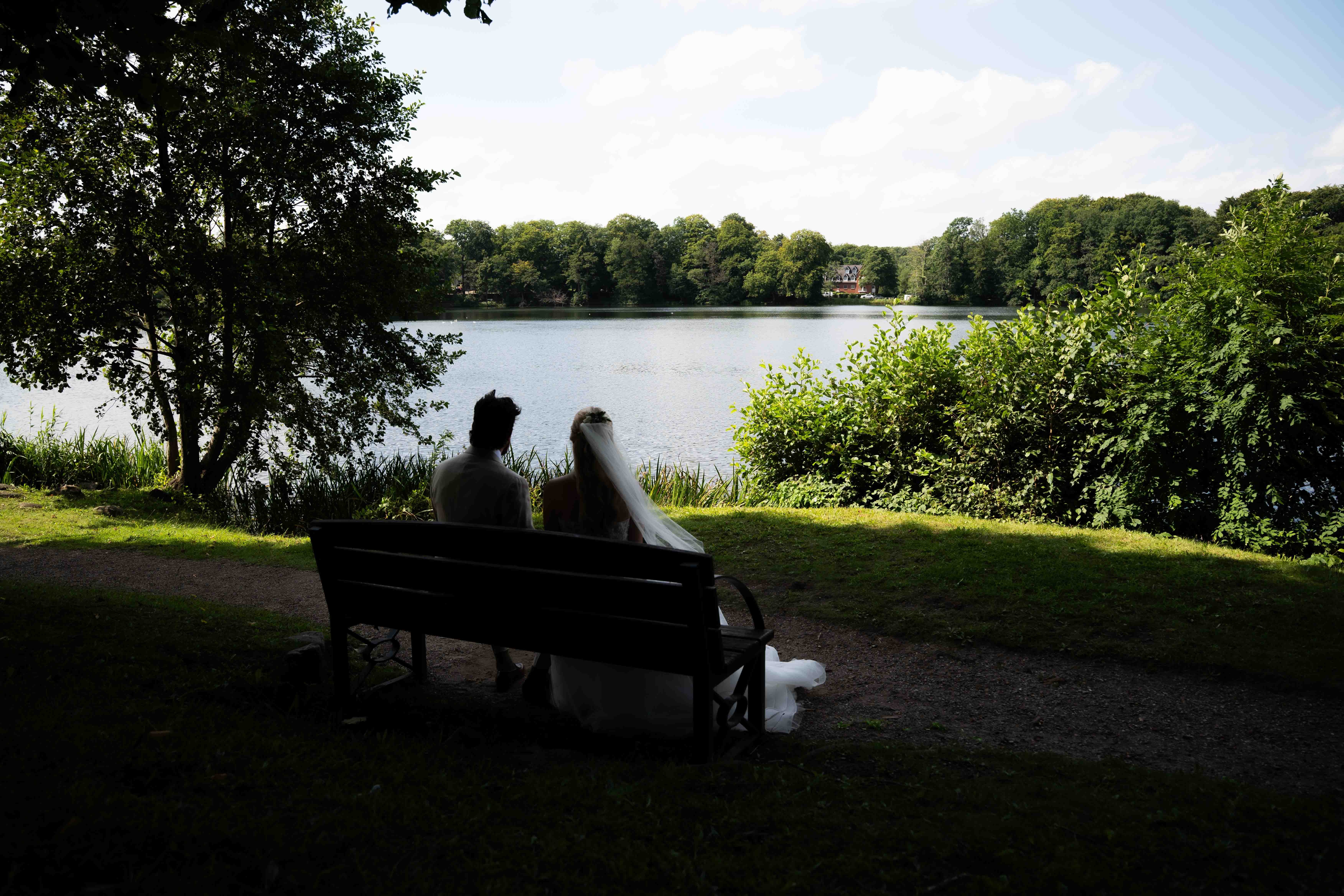 Hochzeitsfotograf Sara & Laurenz – intime Aufnahme des Brautpaars